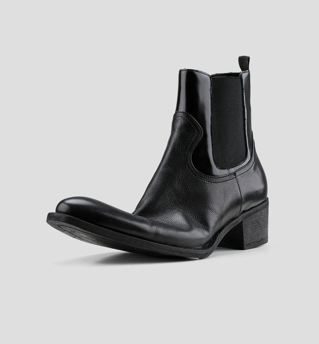 Pointed-toe Cowhide Upturned Toe Wizard Chelsea Boots Hover Image
