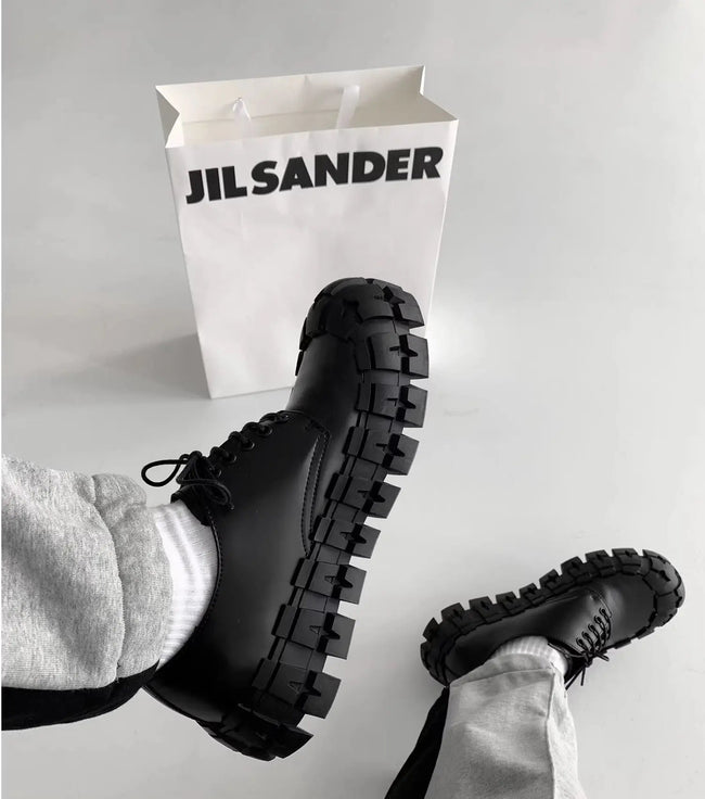 【New】Toothed Leather Shoes Hover Image