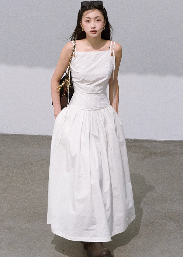 High-End Embroidered White Dress Main Image
