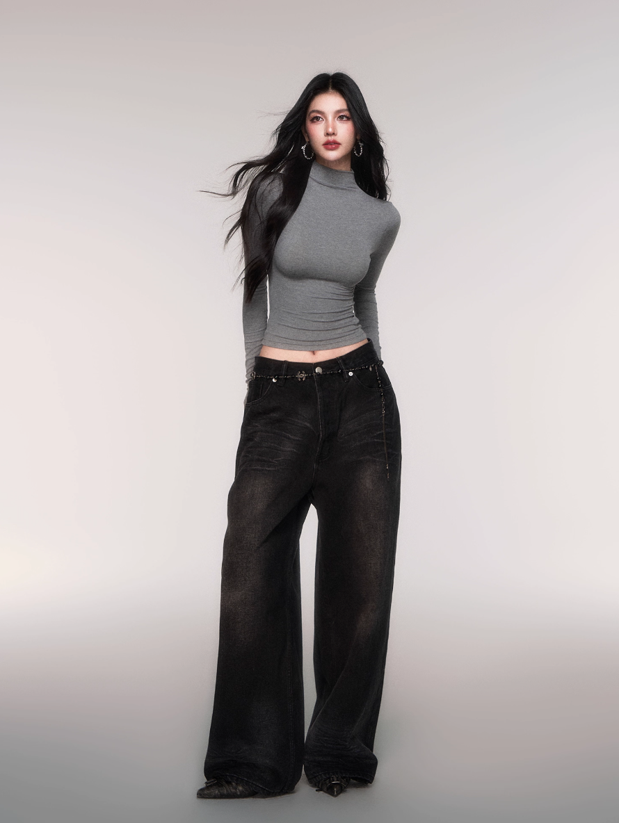 Minimal Curve High-Neck Long Sleeve