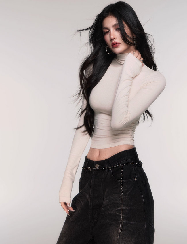 Minimal Curve High-Neck Long Sleeve Main Image