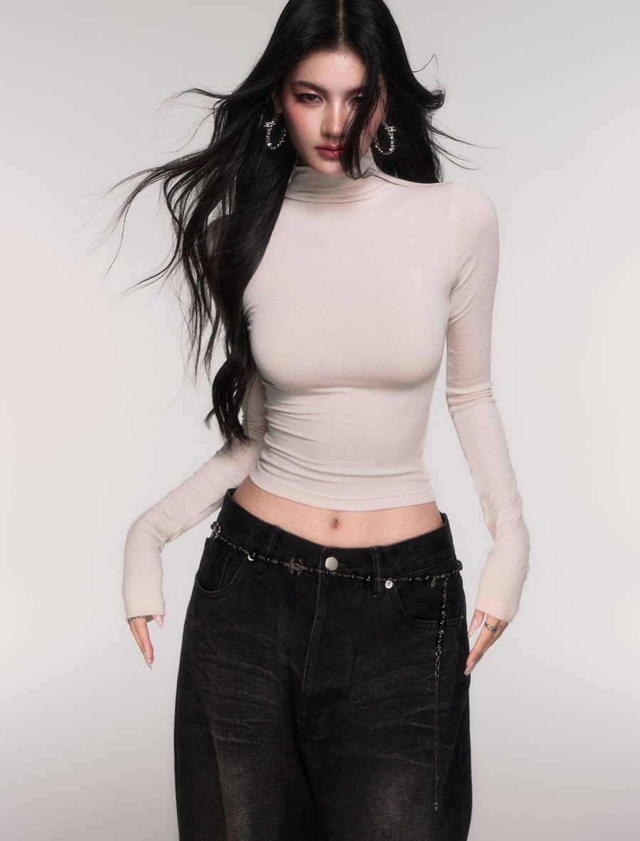 Minimal Curve High-Neck Long Sleeve