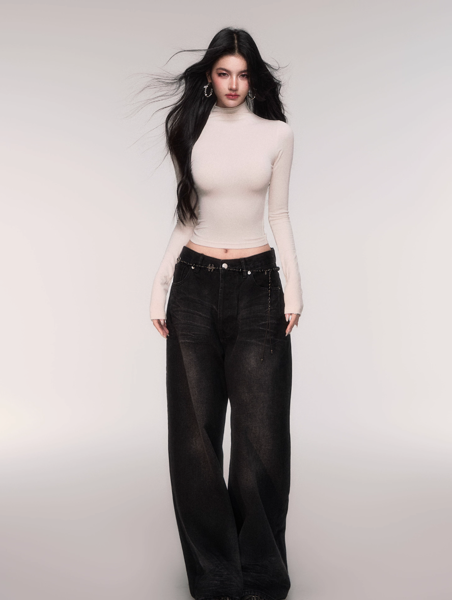 Minimal Curve High-Neck Long Sleeve