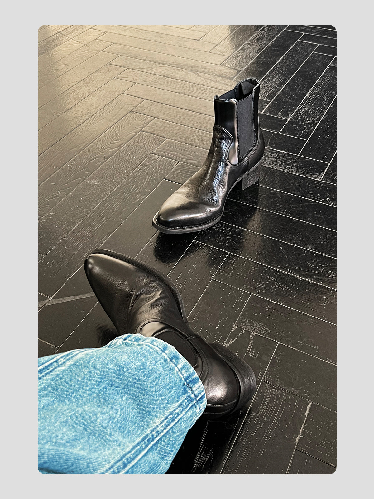 Pointed-toe Cowhide Upturned Toe Wizard Chelsea Boots