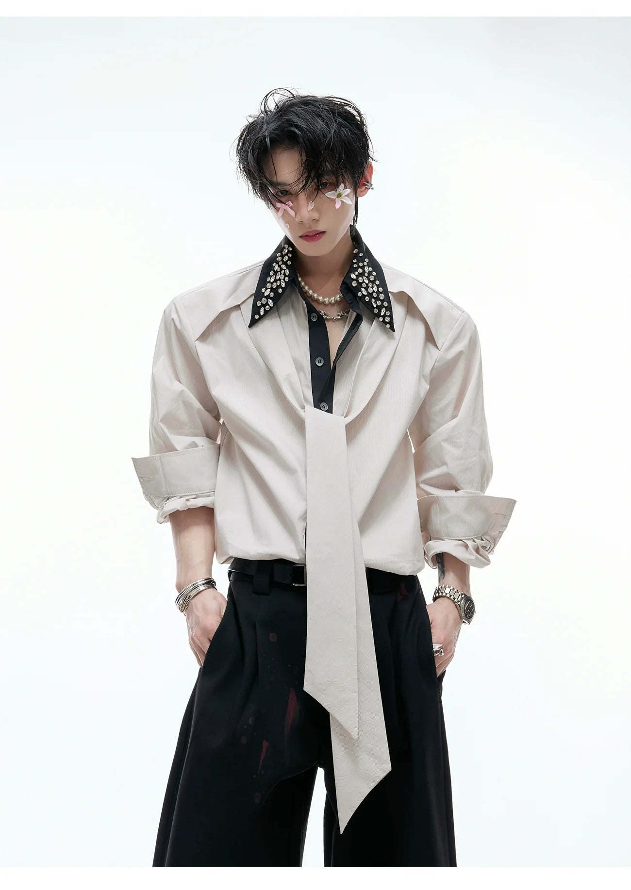 【25s Aug.】Diamond-embellished Ribbon-trimmed Shirt