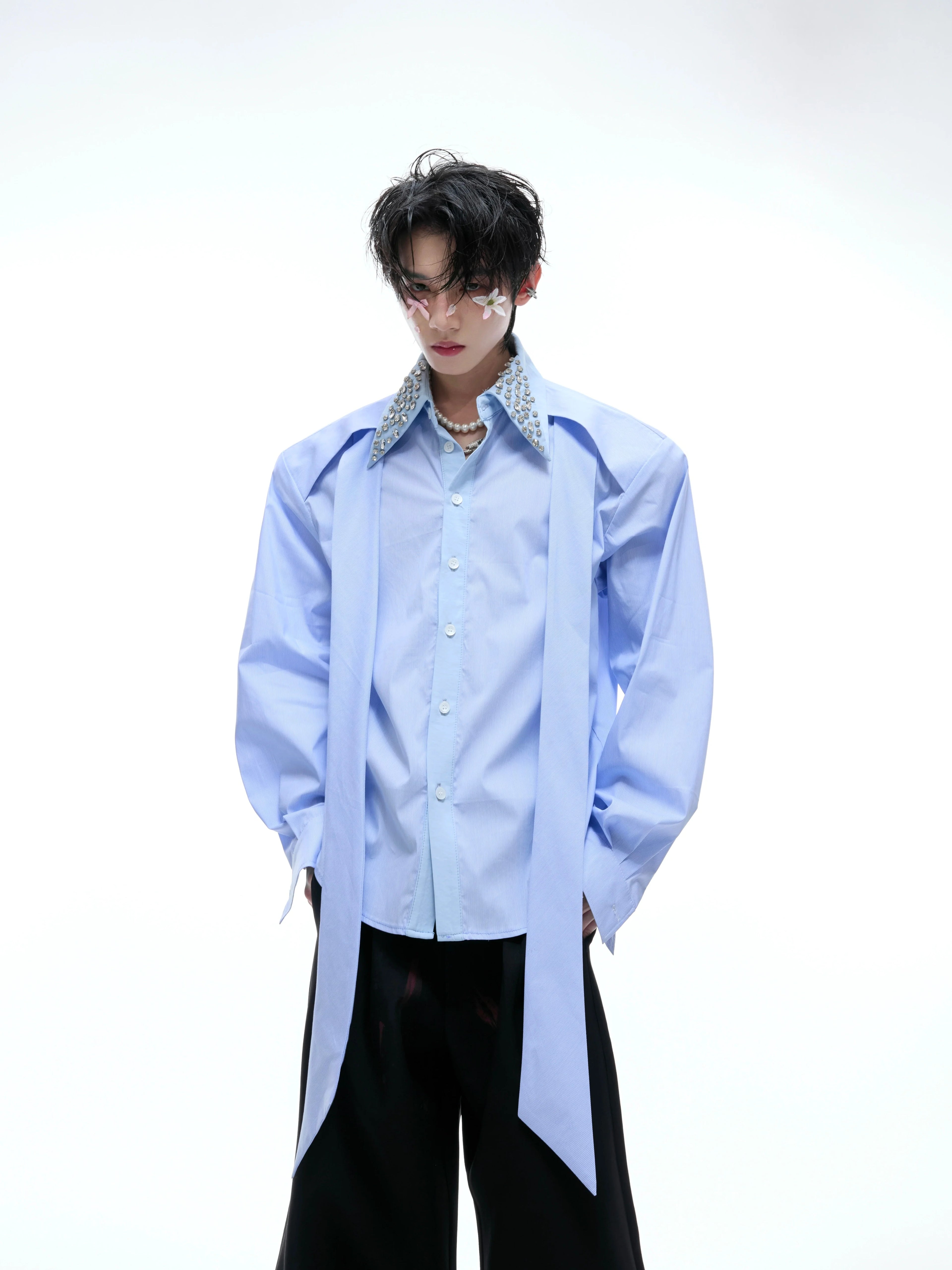 【25s Aug.】Diamond-embellished Ribbon-trimmed Shirt