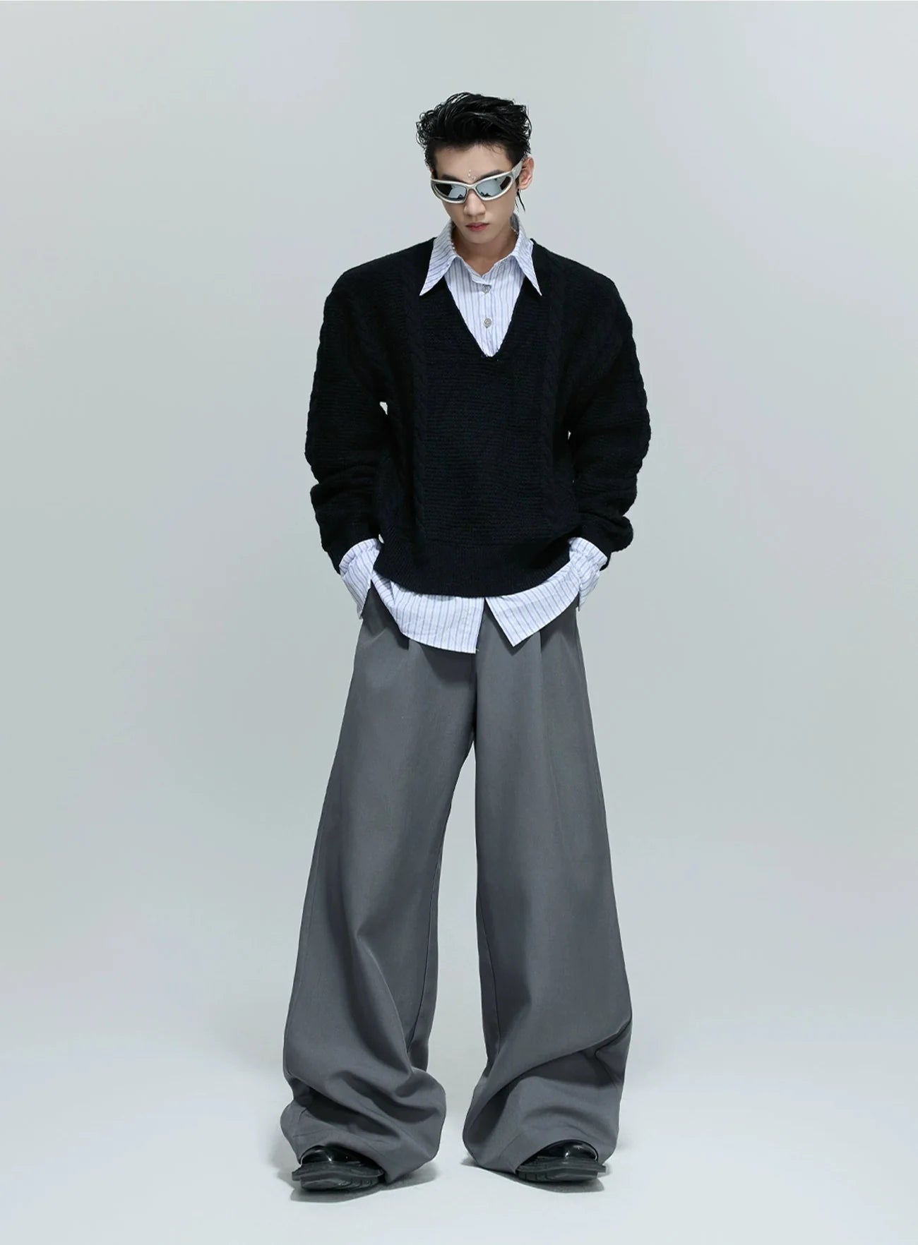 【25s Oct.】Shirt-paneled Button-down V-neck Sweater