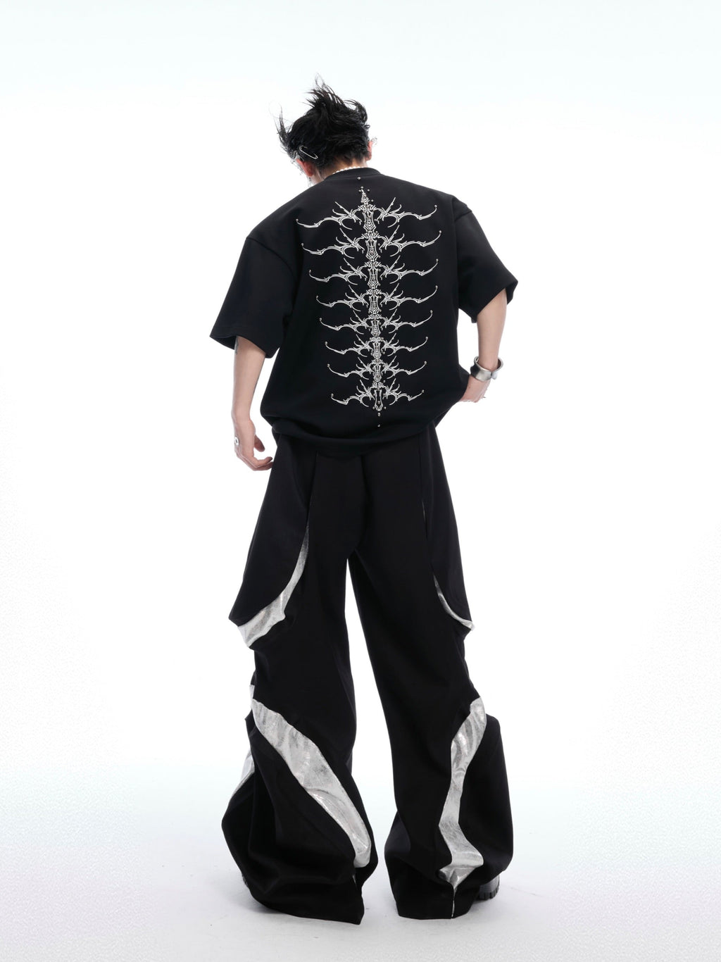 【25s Apr.】Heavy Rivet Spine Embroidered T-shirt