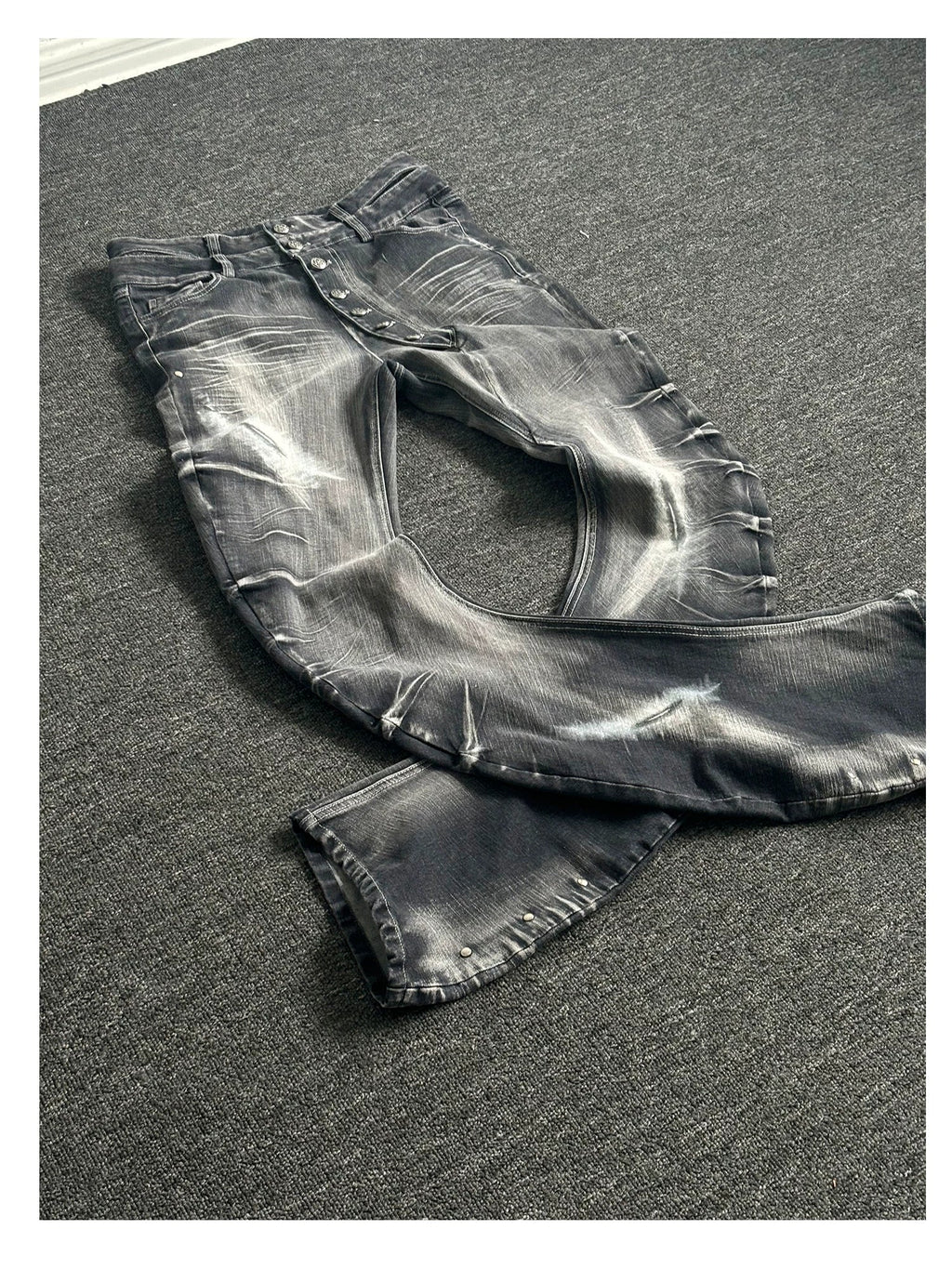 【26s Jan.】Blade-Washed Curved Fit Stretch Denim Jeans
