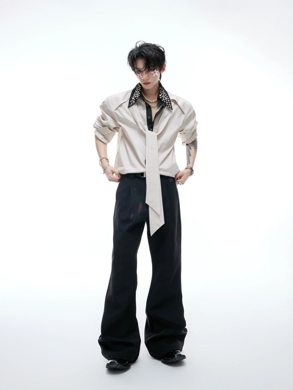 【25s Aug.】Diamond-embellished Ribbon-trimmed Shirt