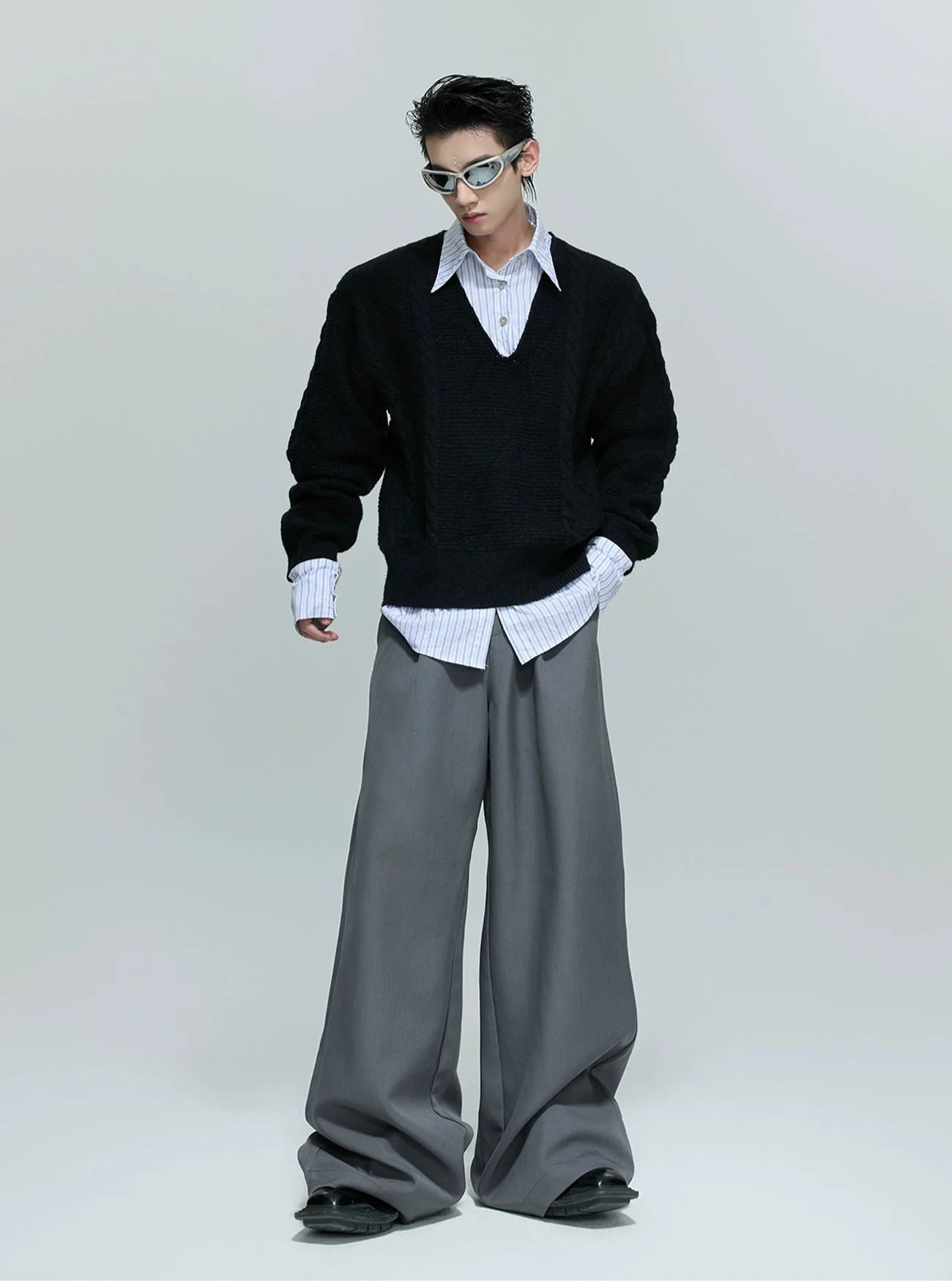 【25s Oct.】Shirt-paneled Button-down V-neck Sweater