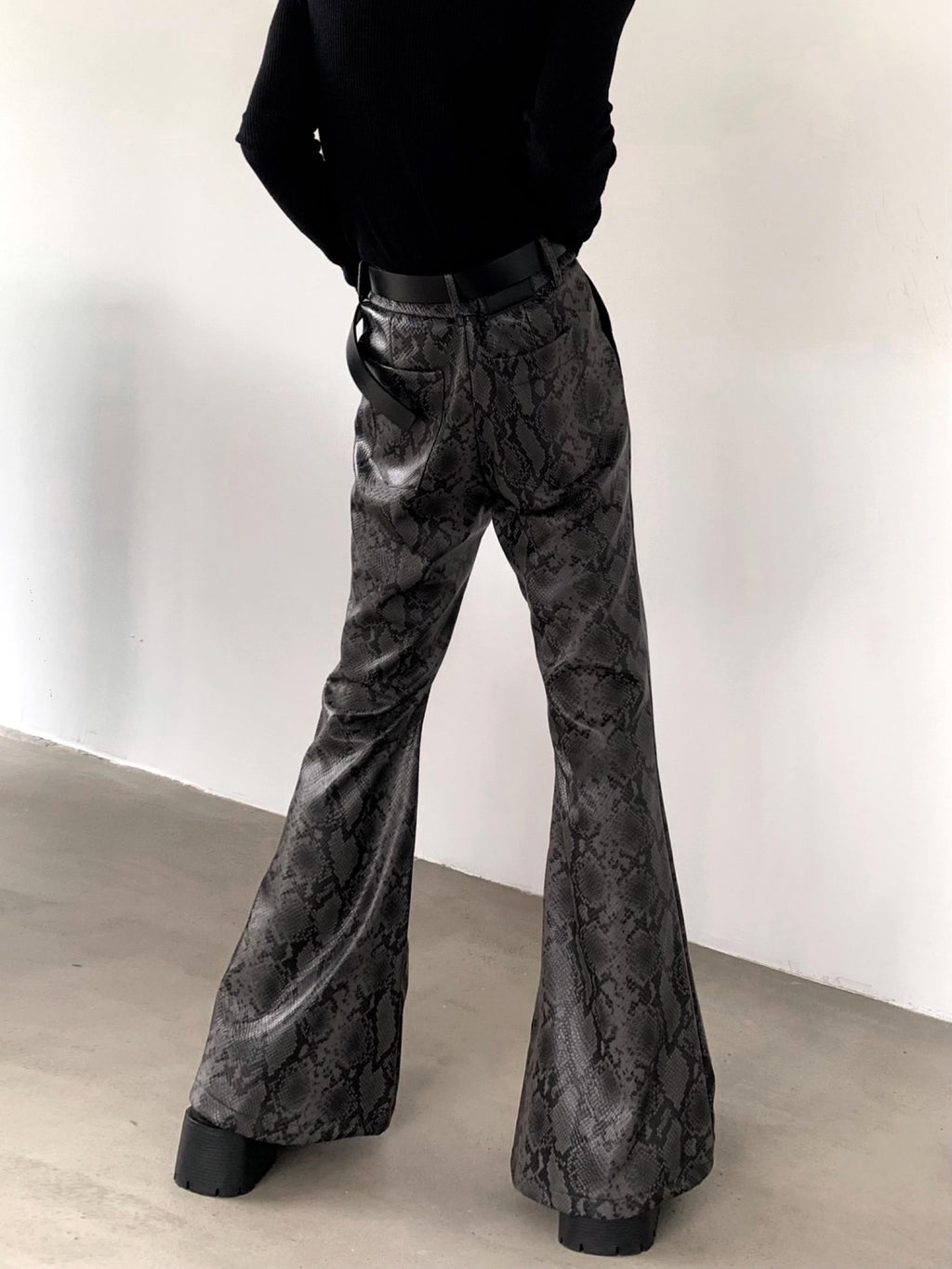 【25s Apr.】Retro High Waist Snakeskin Pattern Flared Leather Pants