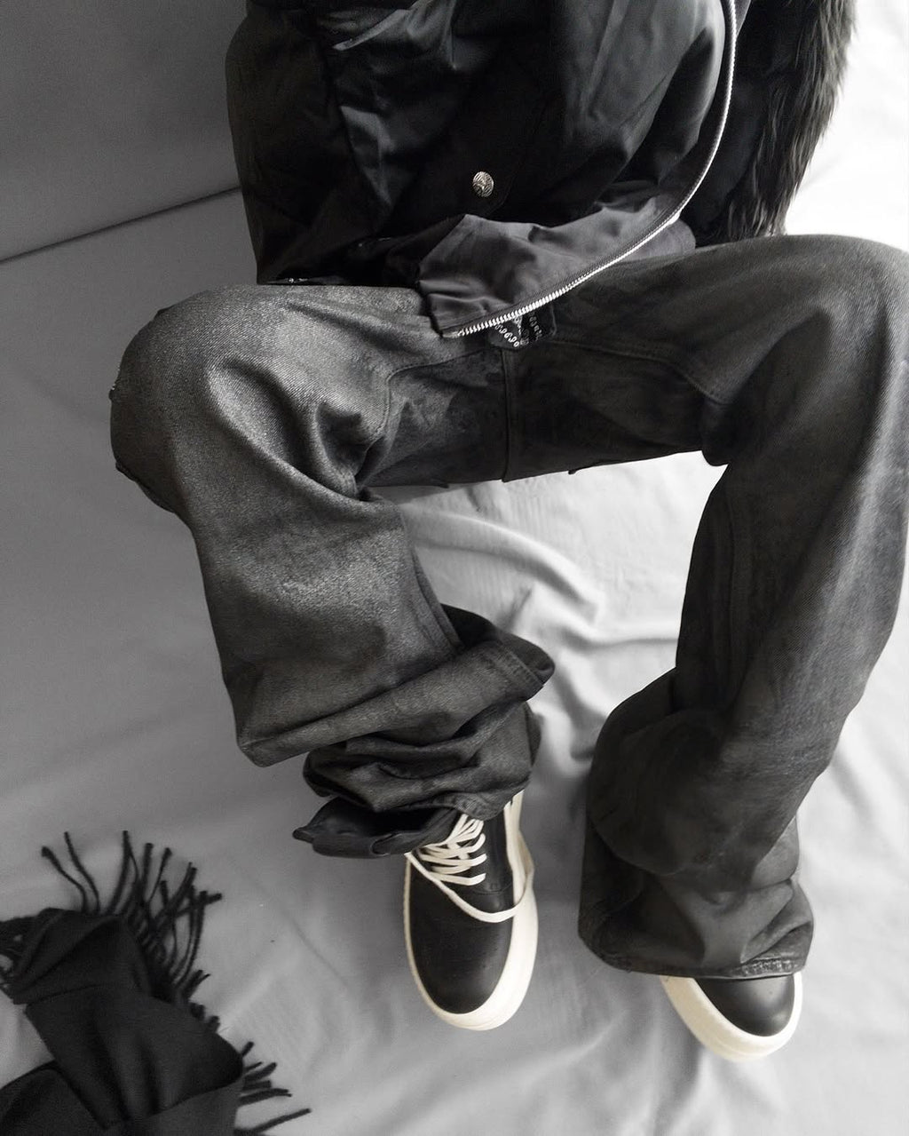 【24s May.】Hand-brushed Wax-coated Slim-fit Stacked Jeans